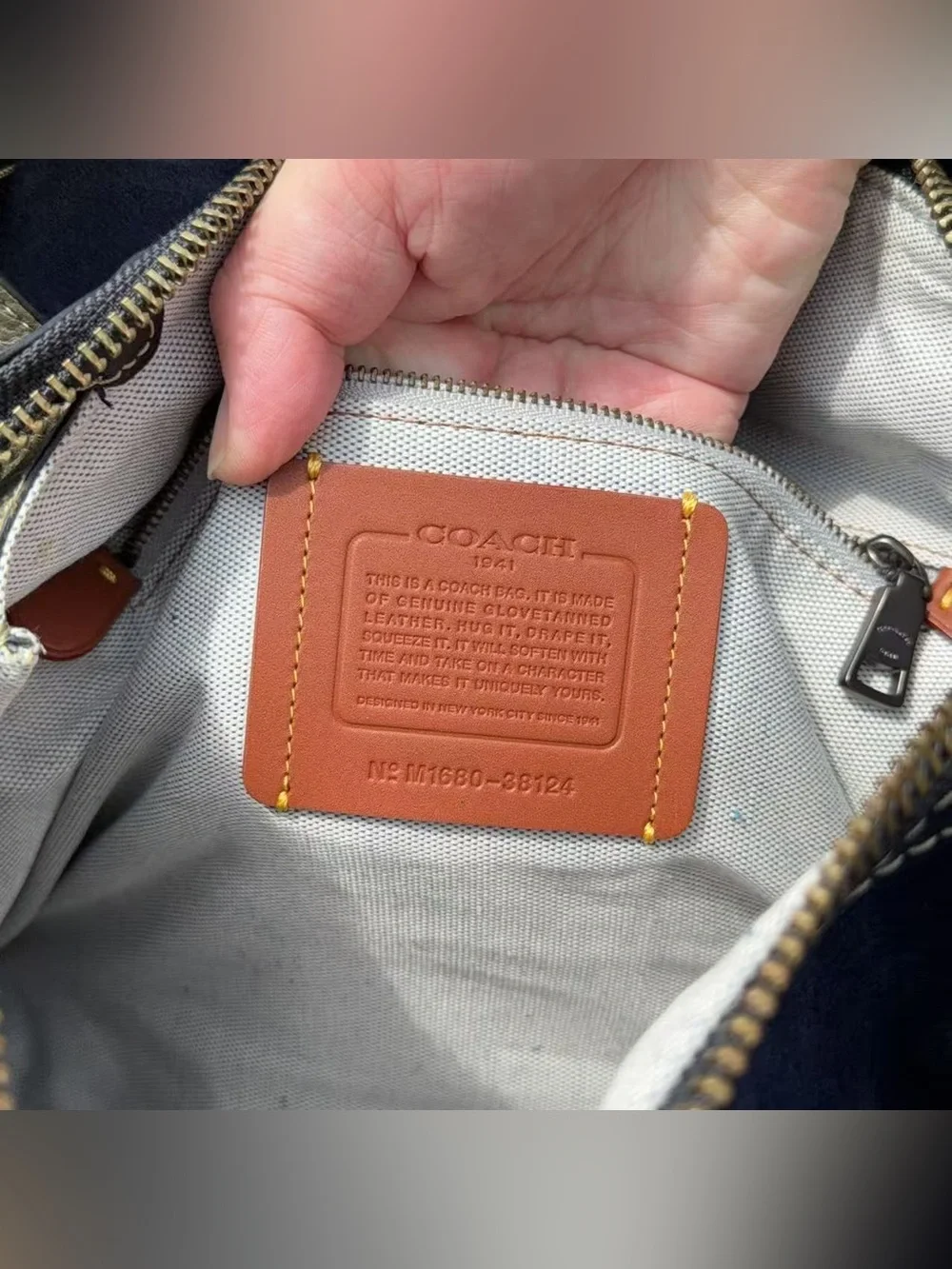 Coach Pebbled Leather Rogue Bag 30 （38124）